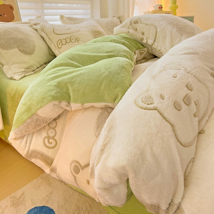 91家纺网 家纺一手货源 找家纺 2024新款加厚雪花绒印花单件被套-风格二（提供卖家秀 ） 爱心熊(绿)