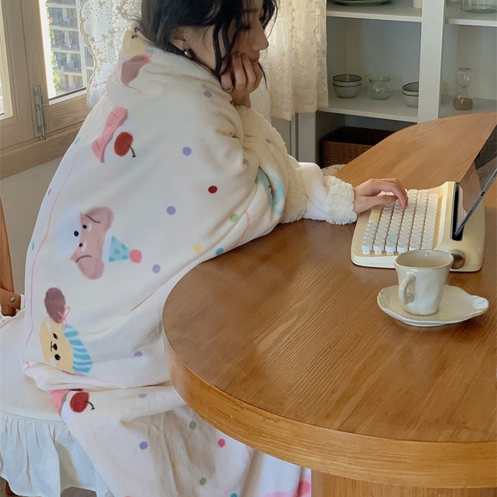 91家纺网 家纺一手货源 找家纺 桃喜 2024新款亲肤舒适牛奶绒羊羔绒毛毯 波点动物园