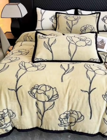 91家纺网 家纺一手货源 找家纺 慕尚家纺 2025新款宽包边高克重兔兔绒牛奶绒加厚保暖法式系列四件套 兔毛-玫瑰-清新绿