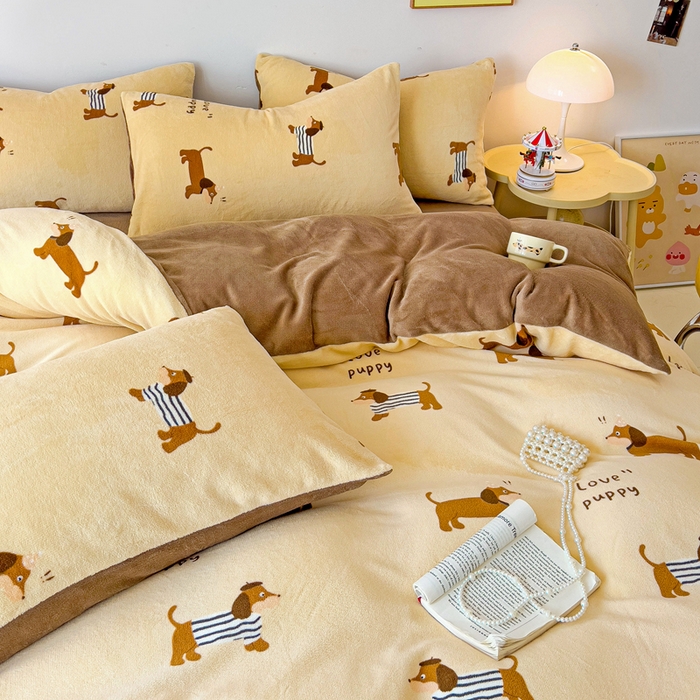 91家纺网 家纺一手货源 找家纺 麦瑞家纺 2025新款印花牛奶绒四件套跑量款 布朗狗