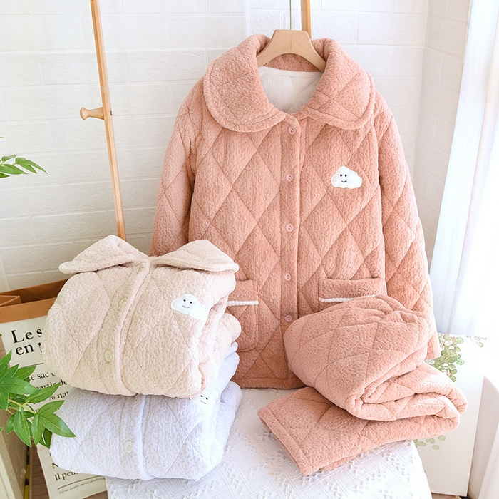 91家纺网 家纺一手货源 找家纺 洛兰沙家居馆 2024新款清新睡衣女秋冬三层夹棉珊瑚绒加厚保暖两件套女士可外穿加绒家居服 粉色