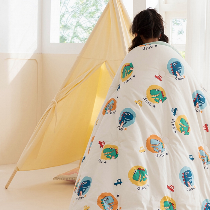 91家纺网 家纺一手货源 找家纺 2025新款3D触感全棉豆豆被儿童豆豆被春秋被冬被幼儿园被子 小恐龙-一体款