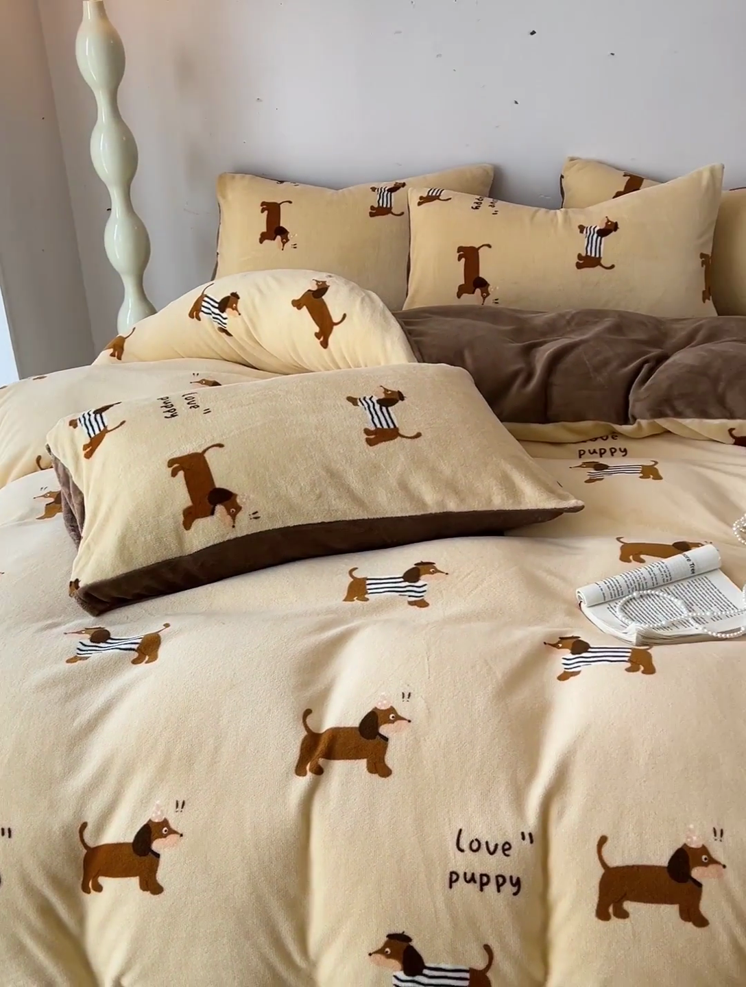 91家纺网 家纺一手货源 找家纺 麦瑞家纺 2025新款印花牛奶绒四件套跑量款 布朗狗