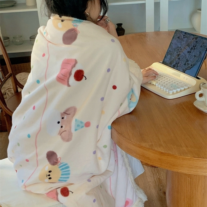 91家纺网 家纺一手货源 找家纺 桃喜 2024新款亲肤舒适牛奶绒羊羔绒毛毯 波点动物园