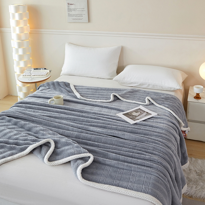 91家纺网 家纺一手货源 找家纺 2024新款仿兔绒泡泡绒毛毯家用四季毯 条纹人生 星辰灰