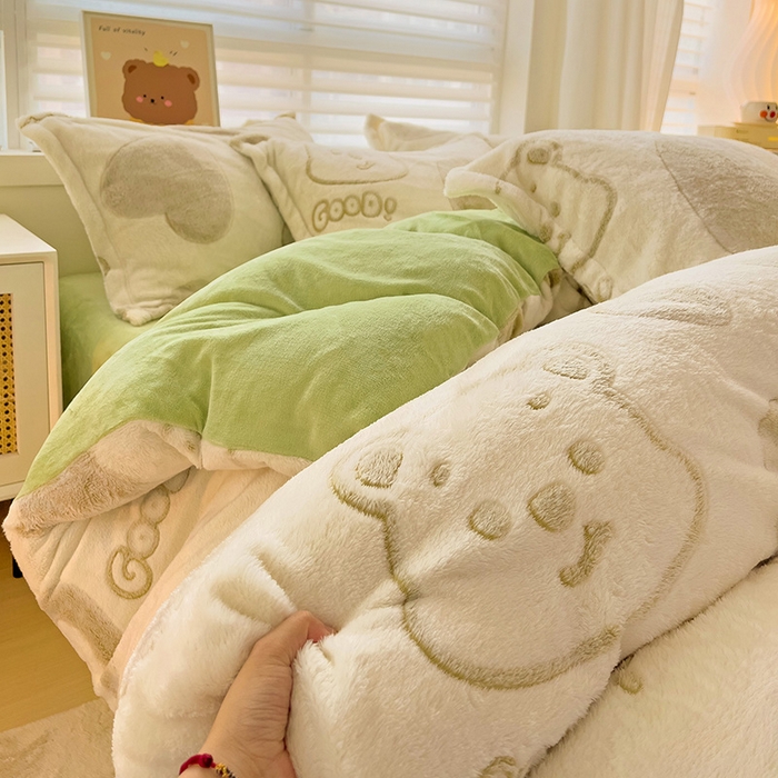 91家纺网 家纺一手货源 找家纺 2024新款加厚雪花绒印花四件套-风格二（提供卖家秀） 爱心熊(绿)