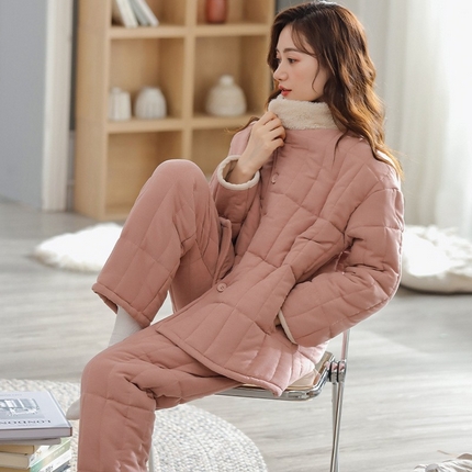 91家纺网 家纺一手货源 找家纺 （总）洛兰沙家居馆 2024新款清新睡衣女秋冬季三层夹棉珊瑚绒加厚保暖两件套女士可外穿加绒家居服