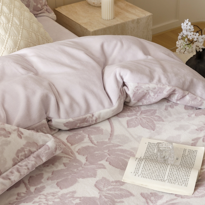 91家纺网 家纺一手货源 找家纺 卡派 2024新款轻奢肌理纹雕花工艺款230克加厚牛奶绒四件套（提供买家秀 ） 曼朵