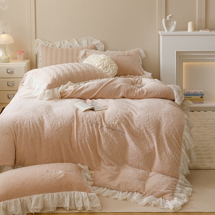 91家纺网 家纺一手货源 找家纺 （总）2025新款法式牛奶绒蕾丝床盖四件套系列-爱丽丝