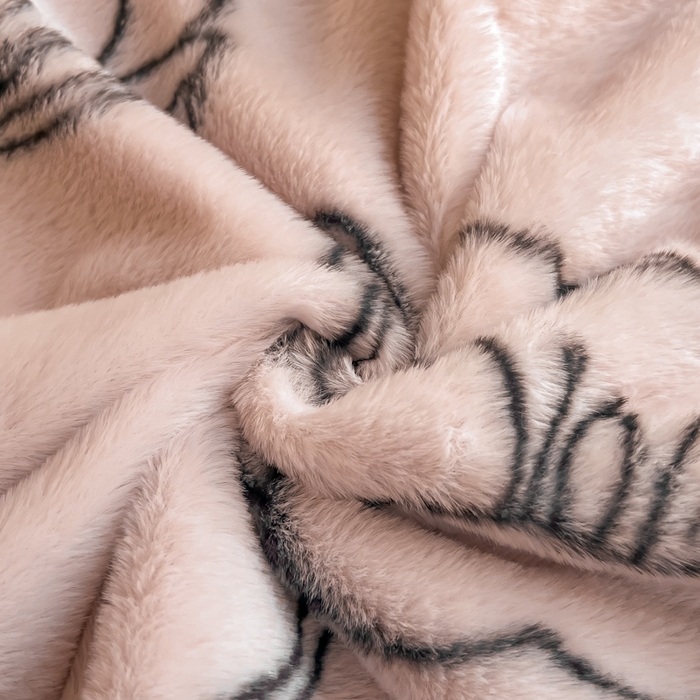 91家纺网 家纺一手货源 找家纺 （总）慕尚家纺 2025新款宽包边高克重兔兔绒牛奶绒加厚保暖法式系列四件套