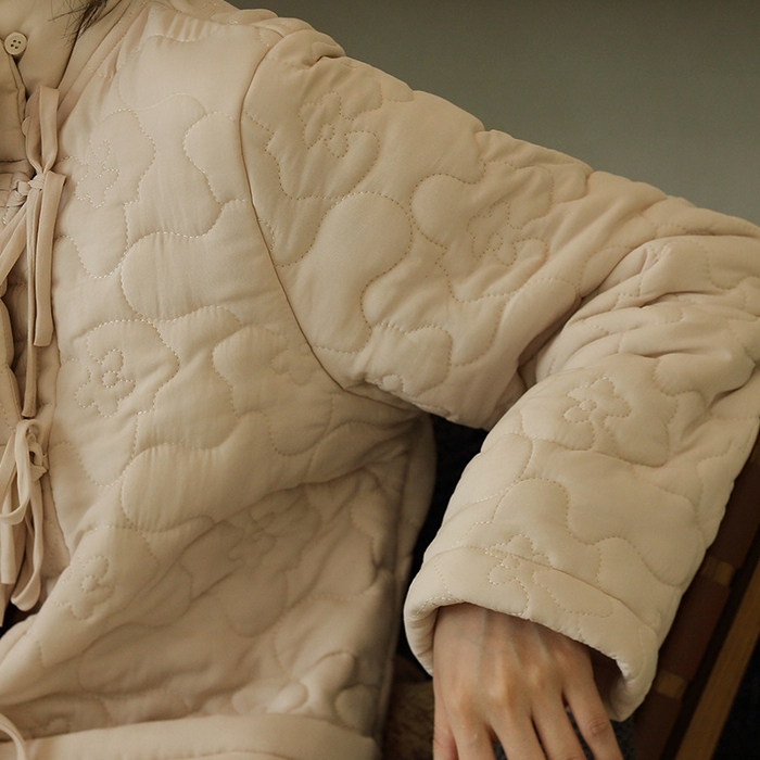 91家纺网 家纺一手货源 找家纺 洛兰沙家居馆 2024新款睡衣女秋冬季三层夹棉珊瑚绒加厚保暖两件套女士可外穿加绒家居服 米色