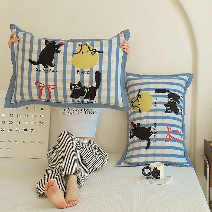 91家纺网 家纺一手货源 找家纺 2024新款全棉四层纱布枕套一对装纽扣款枕套 大眼萌猫