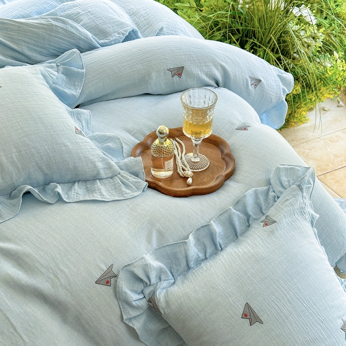 91家纺网 家纺一手货源 找家纺 2025新品全棉色织皱皱纱刺绣款四件套 童年