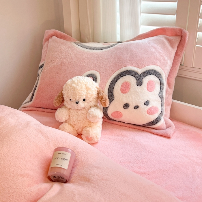 91家纺网 家纺一手货源 找家纺 川悦生活 2024新款立体雪花绒宿舍床笠款三件套四件套 爱米兔