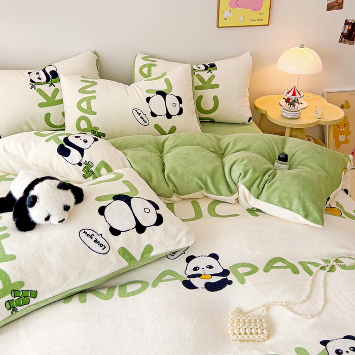 91家纺网 家纺一手货源 找家纺 麦瑞家纺 2025新款印花牛奶绒四件套跑量款 呆萌熊