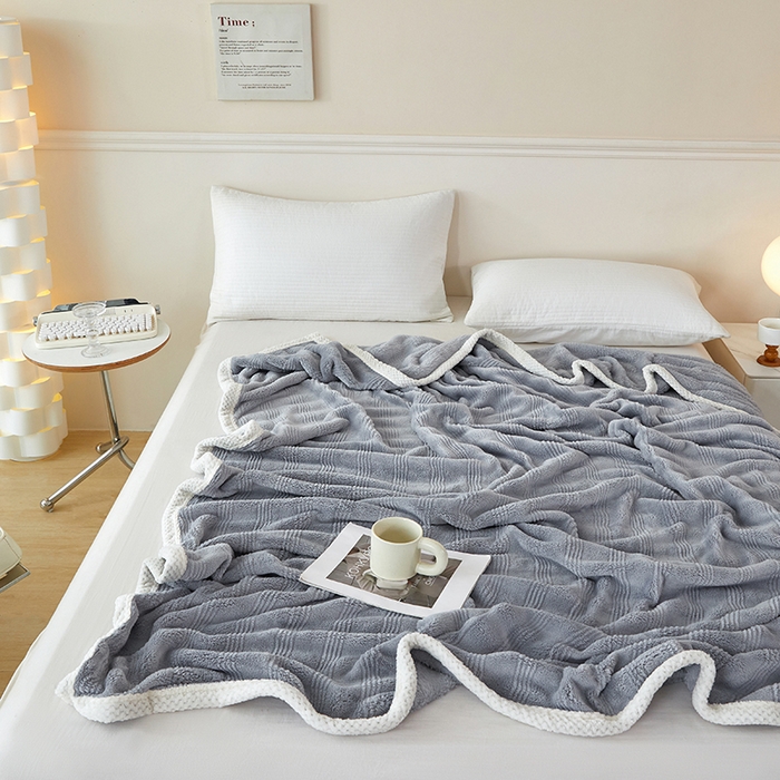 91家纺网 家纺一手货源 找家纺 2024新款仿兔绒泡泡绒毛毯家用四季毯 条纹人生 星辰灰