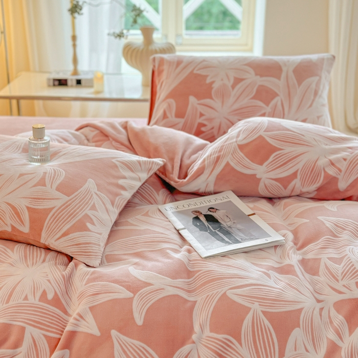 91家纺网 家纺一手货源 找家纺 大境 2024新款8斤A类230克牛奶绒提花烂花四件套床笠款床单款 叶阑 蔷薇粉