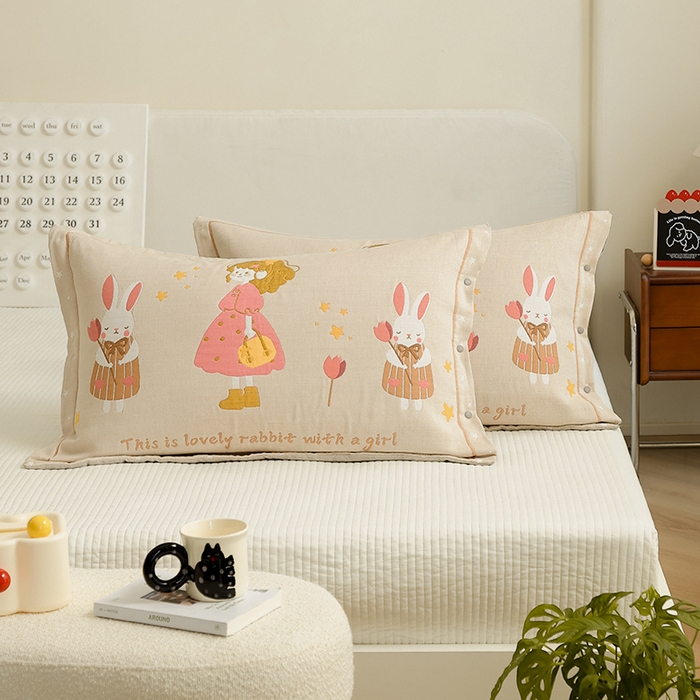 91家纺网 家纺一手货源 找家纺 2024新款全棉四层纱布枕套一对装纽扣款枕套 闪亮女孩