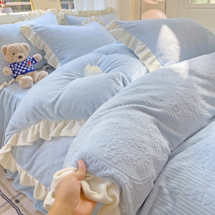 91家纺网 家纺一手货源 找家纺 2024新款加厚牛奶绒韩版雕花四件套风格2（阳光） 露娜紫