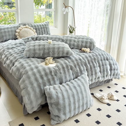 91家纺网 家纺一手货源 找家纺 24新款380克托卡斯仿皮草大泡泡8-9斤牛奶绒兔毛绒兔兔绒四件套 暖心灰