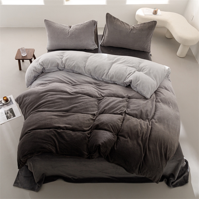 91家纺网 家纺一手货源 找家纺 红粉佳人 2025新款小清新双面牛奶绒四件套渐变灰