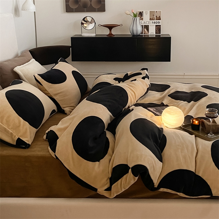 91家纺网 家纺一手货源 找家纺 红粉佳人 2025新款小清新双面牛奶绒四件套黑糖