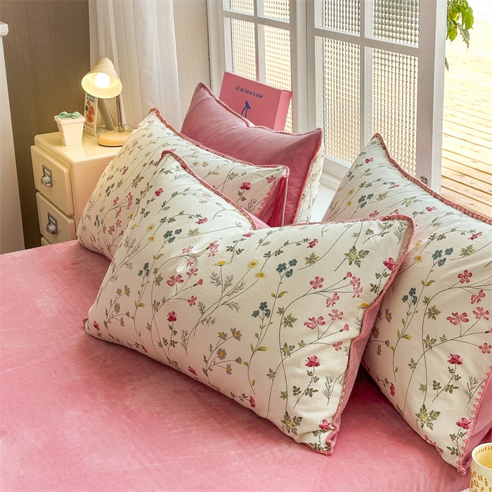 91家纺网 家纺一手货源 找家纺 红粉佳人新款小清新卡通贝壳边三角针棉加绒四件套工艺款牛奶绒四件套凝香