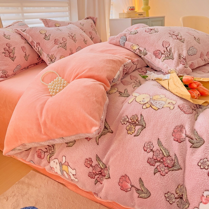 91家纺网 家纺一手货源 找家纺 2024新款加厚雪花绒印花单件被套-风格二（提供卖家秀 ） 花园熊(粉)