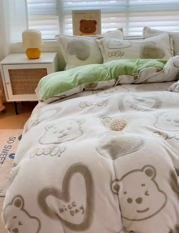 91家纺网 家纺一手货源 找家纺 2024新款加厚雪花绒印花四件套-风格二（提供卖家秀） 爱心熊(绿)