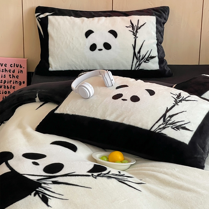 91家纺网 家纺一手货源 找家纺 安哆啦家纺 2024新款兔毛绒大版卡通牛奶绒兔兔绒印花四件套 国风熊猫