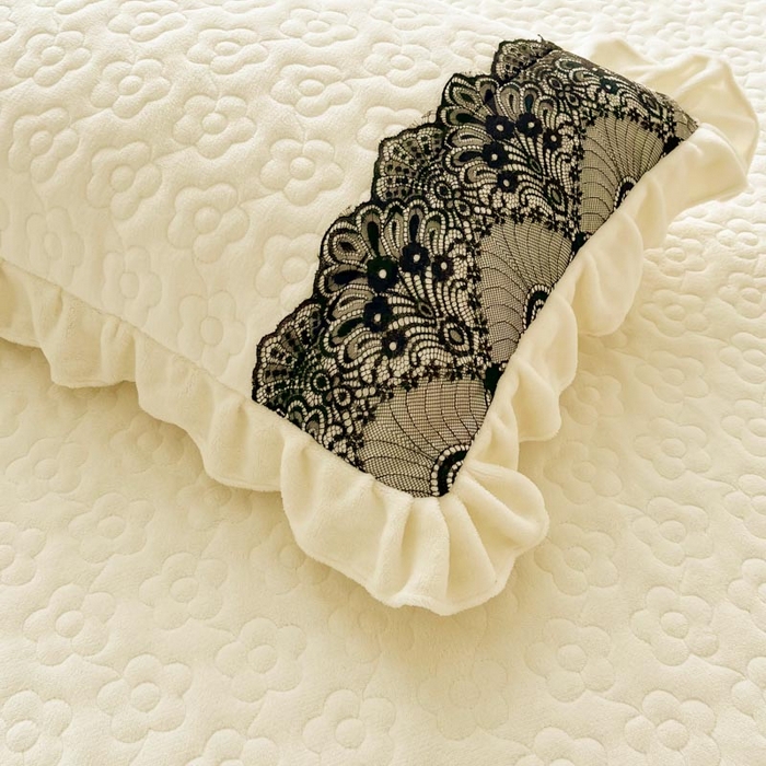 91家纺网 家纺一手货源 找家纺 恋尚 2024新款纯色牛奶绒四件套韩版蕾丝花边床裙款四件套 洛丽塔 米色