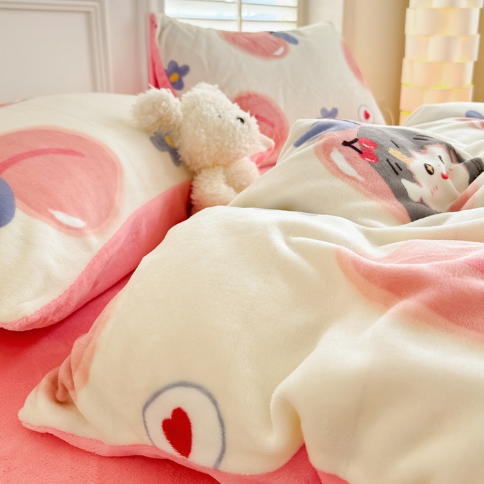 91家纺网 家纺一手货源 找家纺 简宜家居 2025新款牛奶绒印花四件套 蜜桃味女孩