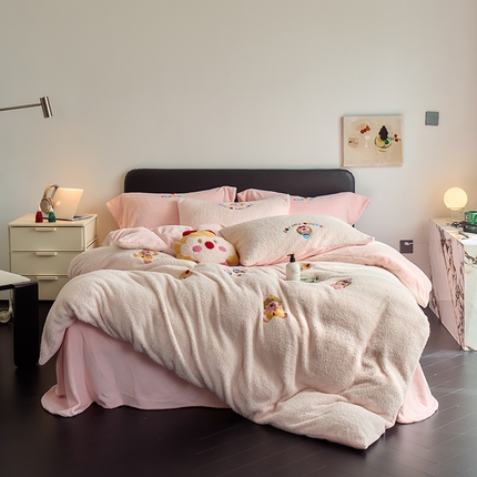 91家纺网 家纺一手货源 找家纺 （总）2024新款蚂蚁绒卡通绣花四件套