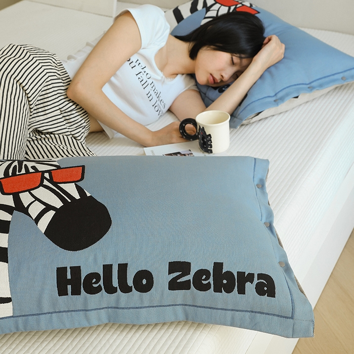 91家纺网 家纺一手货源 找家纺 2024新款全棉四层纱布枕套一对装纽扣款枕套 斑马先生