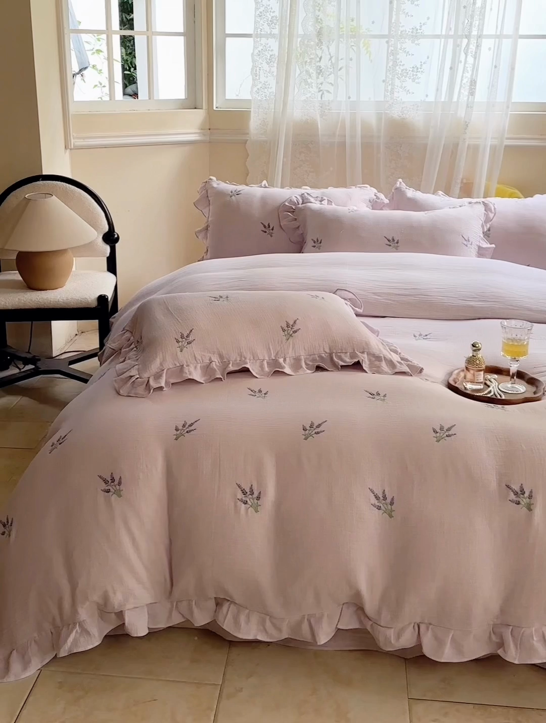 91家纺网 家纺一手货源 找家纺 2025新品全棉色织皱皱纱刺绣款四件套 花香