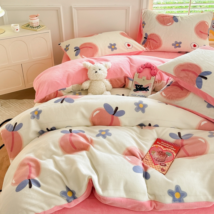 91家纺网 家纺一手货源 找家纺 简宜家居 2025新款牛奶绒印花四件套 蜜桃味女孩