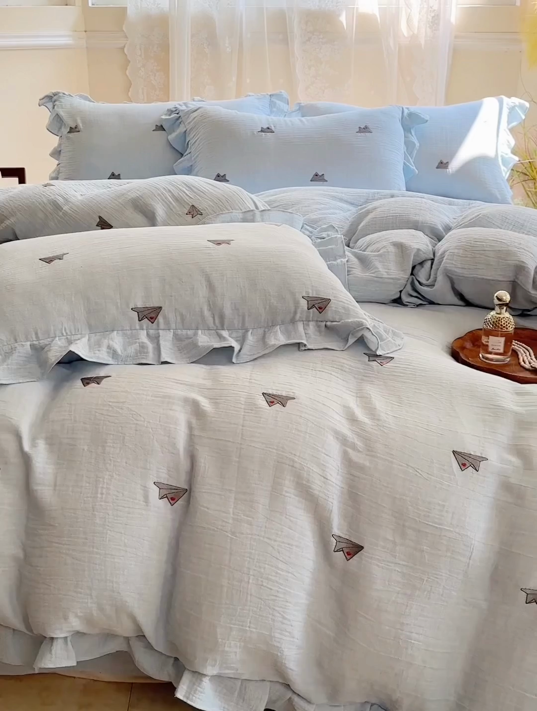 91家纺网 家纺一手货源 找家纺 2025新品全棉色织皱皱纱刺绣款四件套 童年