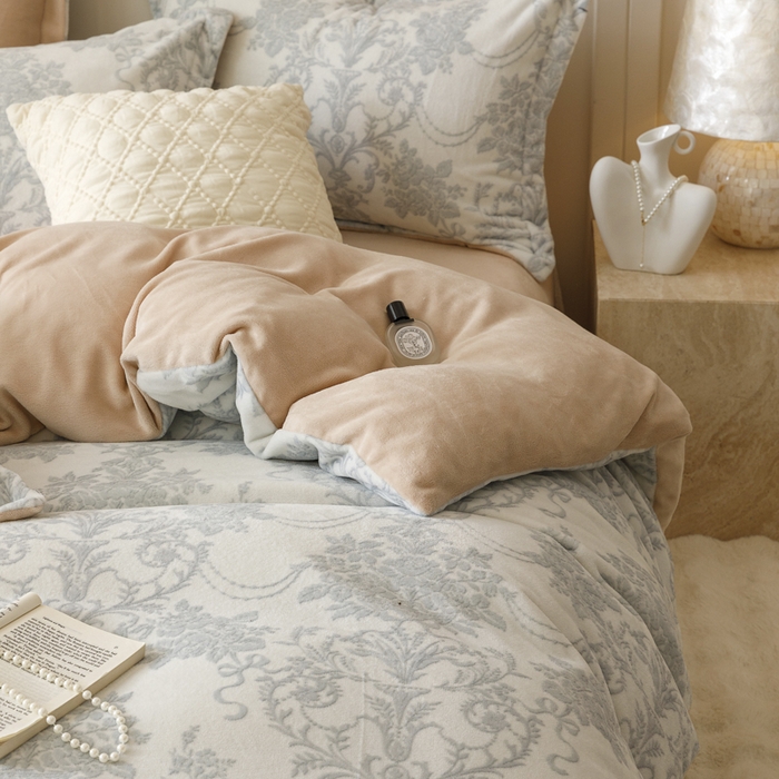 91家纺网 家纺一手货源 找家纺 卡派 2024新款轻奢肌理纹雕花工艺款230克加厚牛奶绒四件套（提供买家秀 ） 婉然-蓝