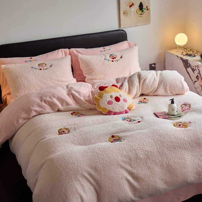 91家纺网 家纺一手货源 找家纺 2024新款蚂蚁绒卡通绣花四件套 淑女屋