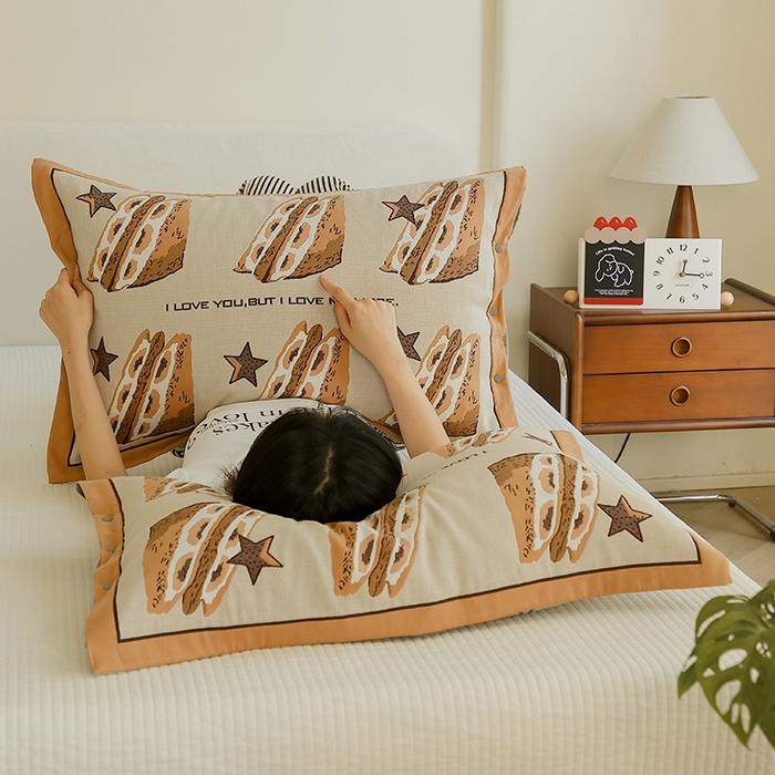 91家纺网 家纺一手货源 找家纺 2024新款全棉四层纱布枕套一对装纽扣款枕套 明星三明治