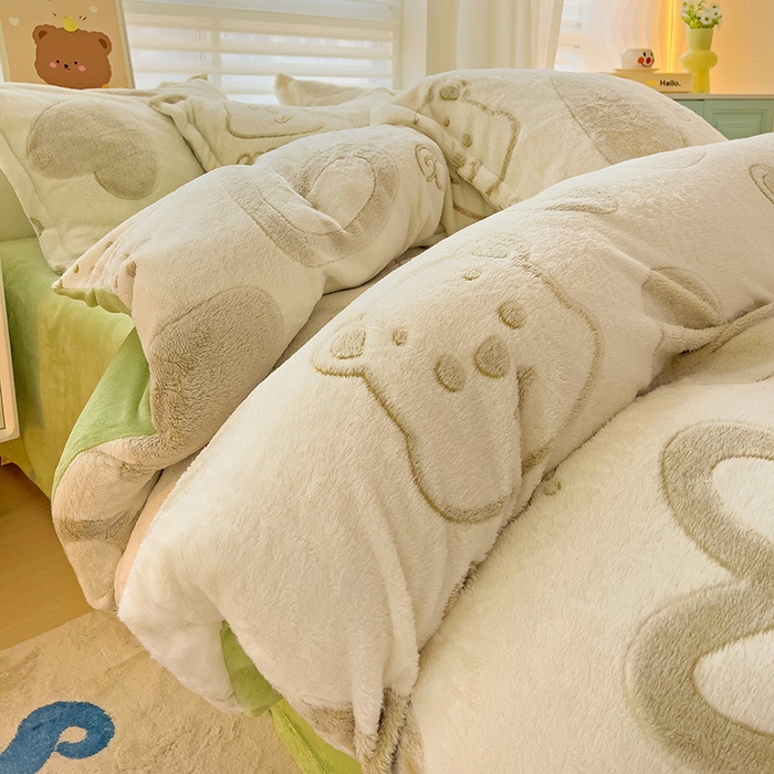 91家纺网 家纺一手货源 找家纺 2024新款加厚雪花绒印花四件套-风格二（提供卖家秀） 爱心熊(绿)