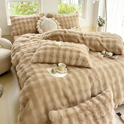 91家纺网 家纺一手货源 找家纺 24新款380克托卡斯仿皮草大泡泡8-9斤牛奶绒兔毛绒兔兔绒四件套 砂陶咖