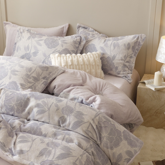 91家纺网 家纺一手货源 找家纺 卡派 2024新款轻奢肌理纹雕花工艺款230克加厚牛奶绒四件套（提供买家秀 ） 荷塘月色-紫