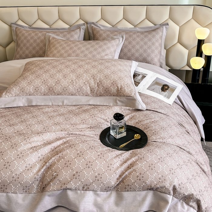 91家纺网 家纺一手货源 找家纺 雲归梦 2024新款全棉纯棉轻奢加厚磨毛拼角工艺四件套 罗薇-卡其灰