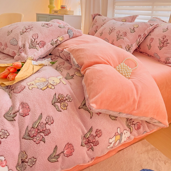 91家纺网 家纺一手货源 找家纺 2024新款加厚雪花绒印花单件被套-风格二（提供卖家秀 ） 花园熊(粉)