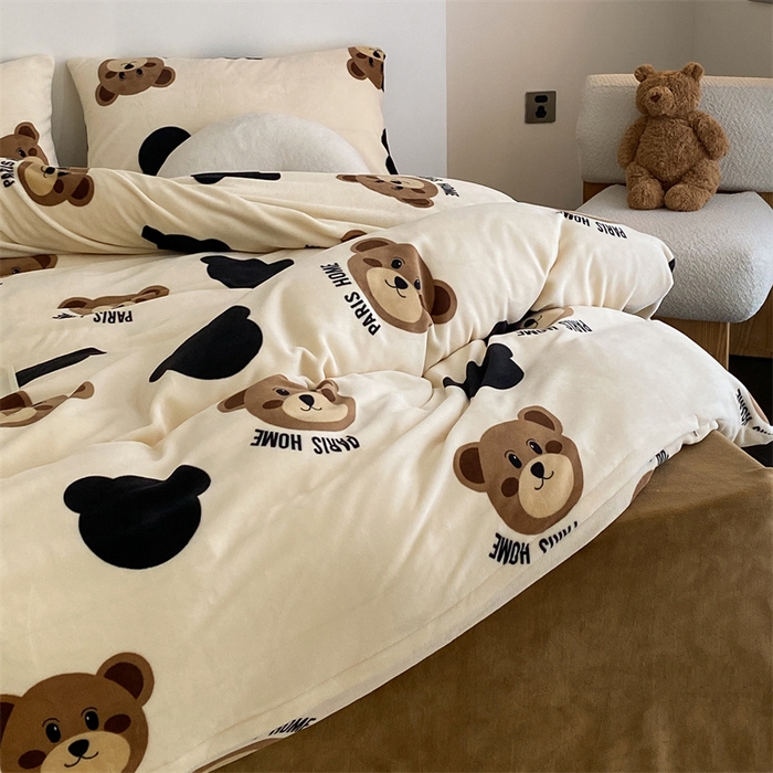 91家纺网 家纺一手货源 找家纺 红粉佳人 2025新款小清新双面牛奶绒四件套呆萌熊