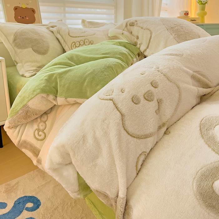 91家纺网 家纺一手货源 找家纺 2024新款加厚雪花绒印花单件被套-风格二（提供卖家秀 ） 爱心熊(绿)