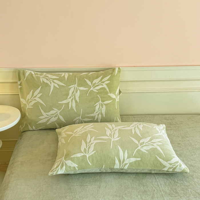 91家纺网 家纺一手货源 找家纺 大境 2024新款8斤A类230克牛奶绒提花烂花四件套床笠款床单款 竹影 奶绿