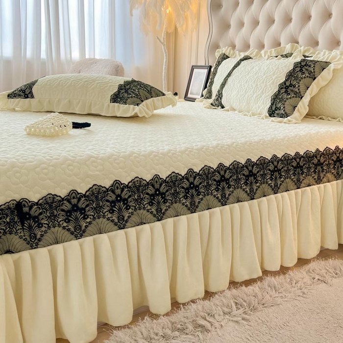 91家纺网 家纺一手货源 找家纺 恋尚 2024新款牛奶绒夹棉床盖纯色蕾丝边牛奶绒床盖 洛丽塔 米色