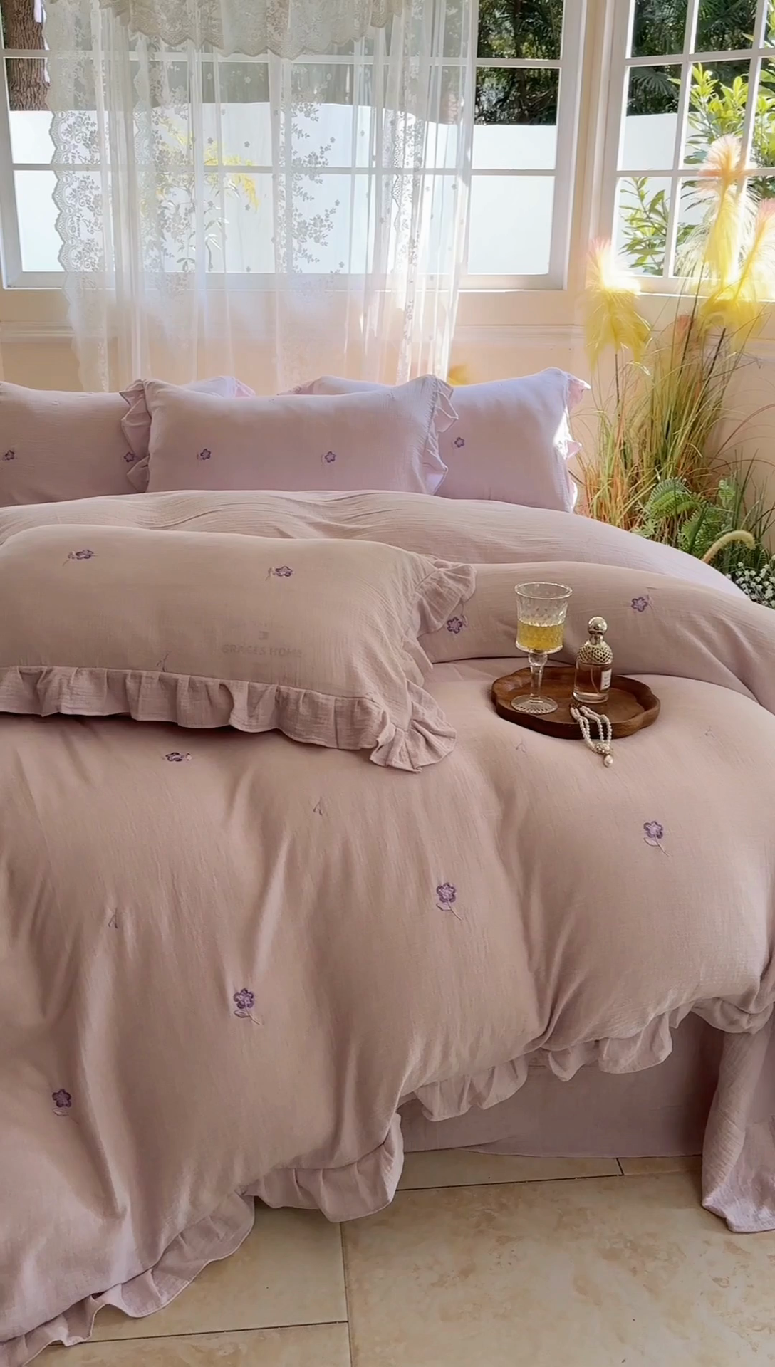 91家纺网 家纺一手货源 找家纺 2025新品全棉色织皱皱纱刺绣款四件套 樱花草